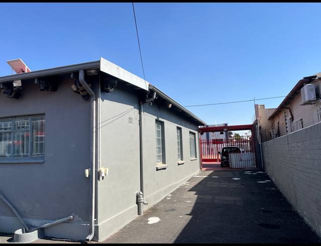 M² BUILDING FOR SALE IN SPRINGS CENTRAL